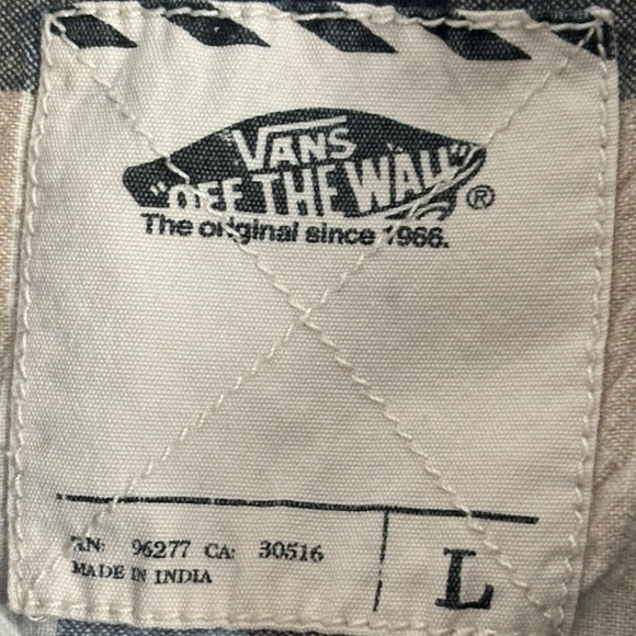 VANS Off The Wall Shirt Large  Flannel Plaid Button Up Black Short Sleeve 2013 - Picture 3 of 5